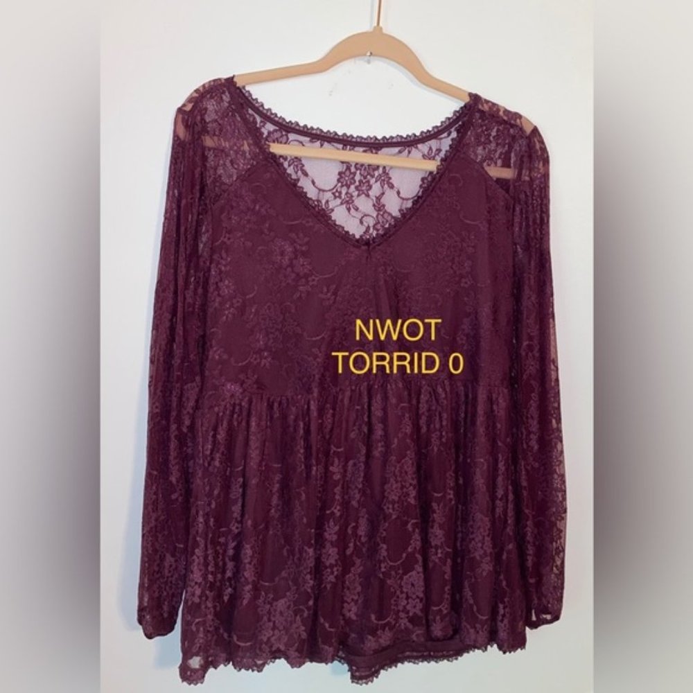 NWOT TORRID 0 LACE SLEEVE BLOUSE